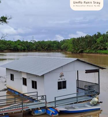 Gua Ski Chalet | UmAb Rakit Stay Raft House