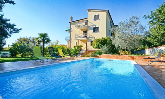 Valica Apartment | Umag Valica couples apartment, near the beach, with swimming pool, barbeque
