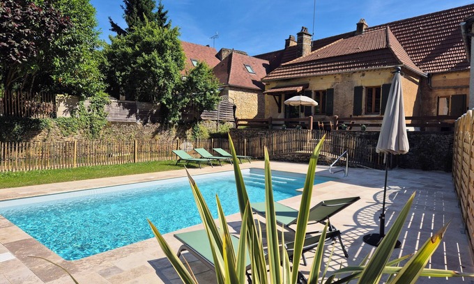 Prats-du-Perigord House | Un Presbytère Rénové au Coeur D'un Village du Périgord
