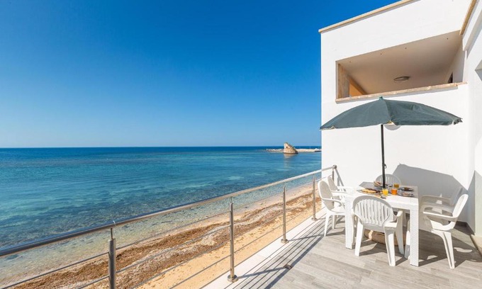Torre Pali Apartment | Un sogno sul mare by BarbarHouse