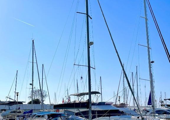 Villeneuve Loubet Beach Boat Rental | Un voilier de charme à la Marina Baie des Anges