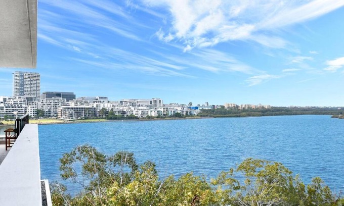 Wentworth Point Apartment | Unbeatable Water View