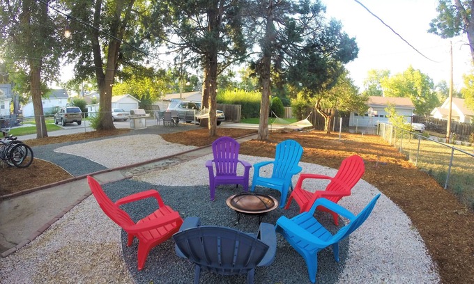 Greeley House | UNC Hideaway | King Beds, Backyard & Bicycles