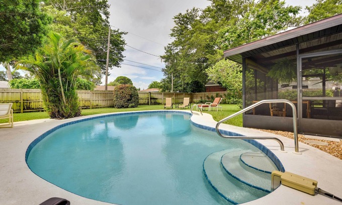 South Bradenton House | 'Uncle Louie's' Gulf Coast Gem w/Outdoor Oasis