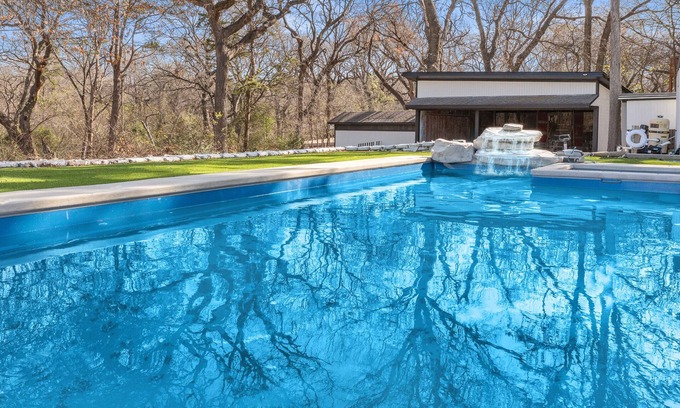 Dallas House | Uncommon Grounds Estate