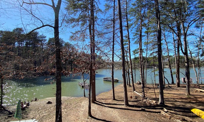Martin House | Uncork, Unwind, Relax @ this family & pet friendly Lake home #2