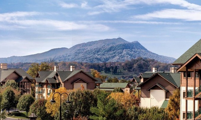 Sevierville Resort | Uncover Family Fun and Mountain Adventure at Wyndham Smoky Mountains – 2 Bd. Dlx