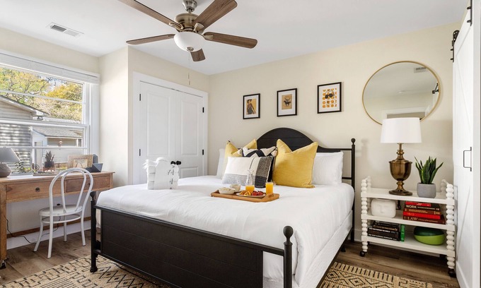 North Charleston House | Under The Live Oaks: Where Peacefulness Abounds