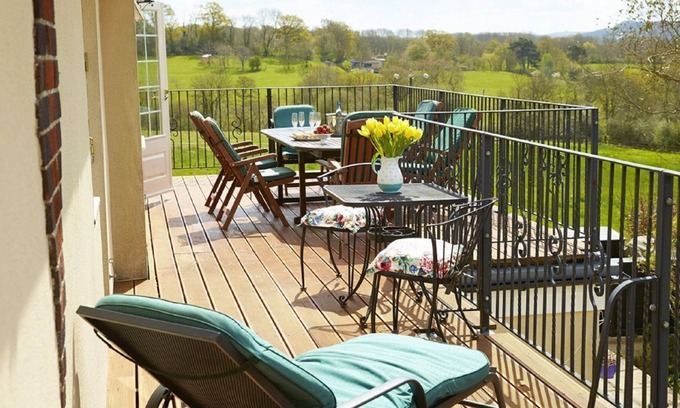 East Knoyle House | Underwood House, sleeps 12 within easy reach of Bath, offers spacious comfortable accommodation.