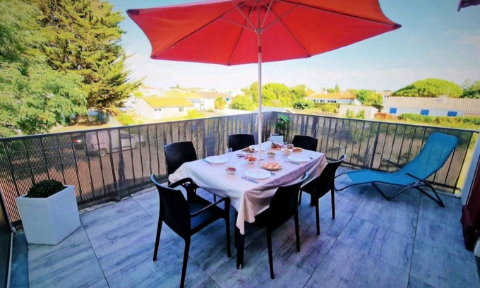 Barbatre Apartment | Une Escapade à Barbâtre, à 5 min de la Plage et du Centre Avec Grande Terrasse