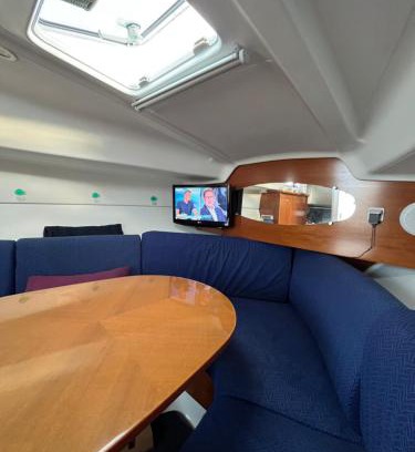 Deauville City Centre Boat Rental | Une vedette à Deauville