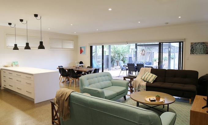 Encounter Bay House | Uneek Coastal Living - Pet friendly, NETFLIX, WI-FI