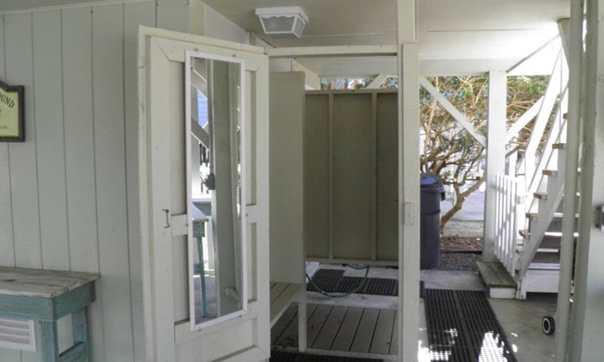 Sunset Beach Cottage | 'Unforgettable'! LOCATION! 4th FROM OCEANFRONT, OCEAN, SUNSET & SUNRISE VIEWS!