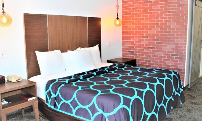 Tuscaloosa House | Unforgettable Retreat W/ Laundry Service