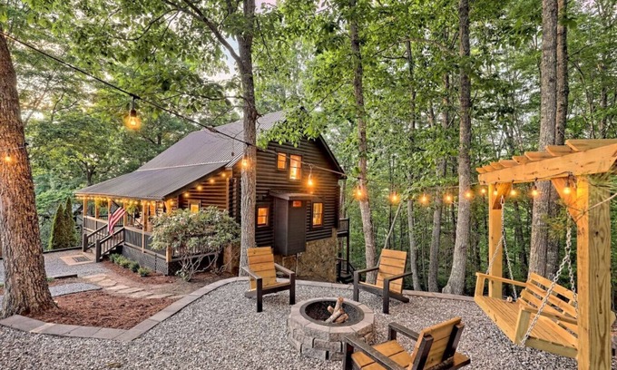 Blairsville Cabin | Unforgettable Sunsets On The Ridge & King Beds