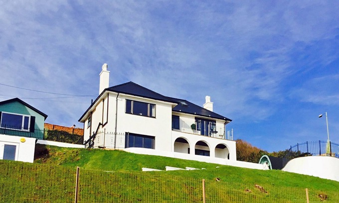 Dawlish Villa | Uninterrupted sea views, beautiful seaside town, indoor pool. Book Now!