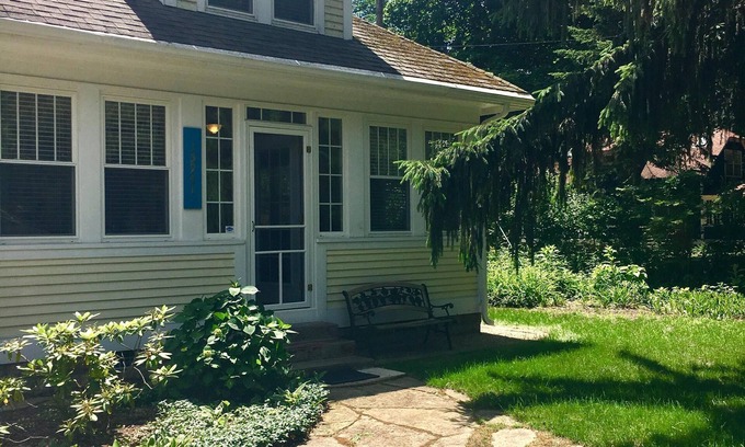 Union Pier Cottage | Union Pier fall retreat Steps to the beach.Lg screened porch, yard, fire pit bbq