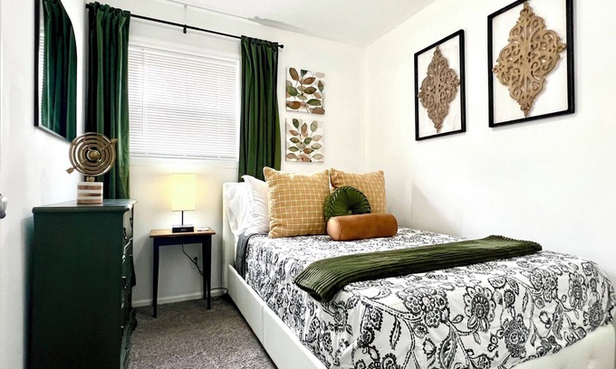 Union House | Union Place; Quiet Neighborhood. Updated 3 Bedroom!