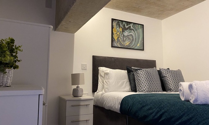 West Bromwich Apartment | Unique 1 Bed Duplex APT- West Bromwich
