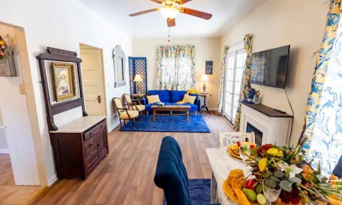 Mesilla Park House | Unique 1-bedroom casita in Mesilla Park with hot tub