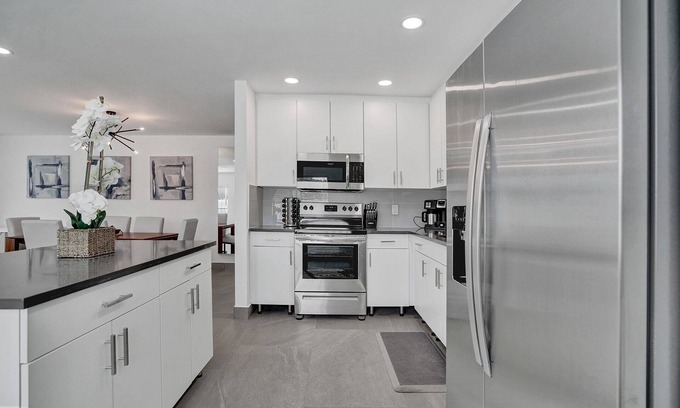 Deerfield Beach Villa | Unique 3-storey Home w/Beautiful Lakefront View
