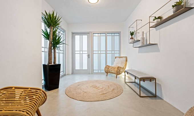 Seybold Villa | Unique 3bd Villa / 7 Seats hot tub / Sleeps 8