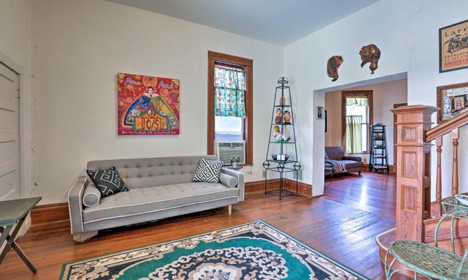 Northwest Los Angeles Heights House | Unique Art Home Less Than 5 Miles to San Antonio Riverwalk