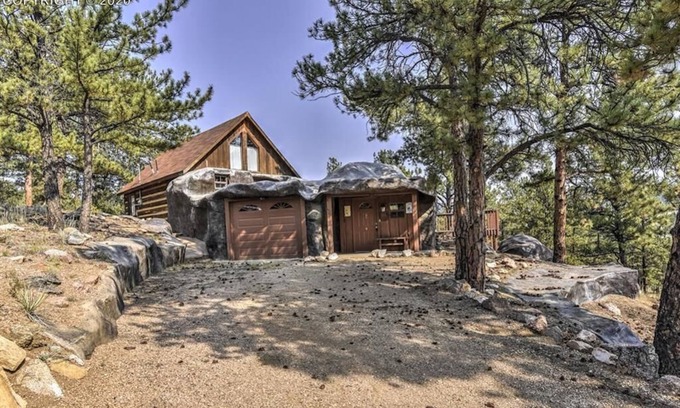 Florissant House | Unique award winning cabin! Get away and relax!