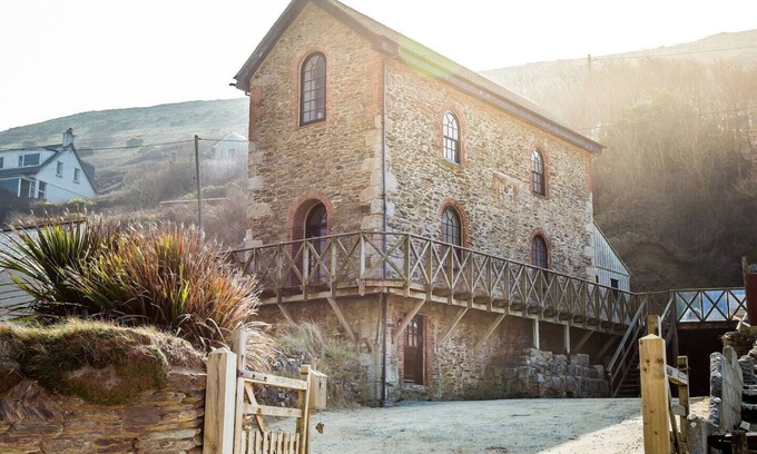 Porthtowan House | Unique Beachside Listed Cornish Engine House