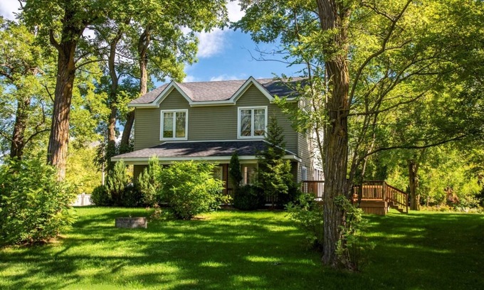Collingwood Cottage | Unique Blue Mountain Getaway, Private Beach Access, BBQ, Hot Tub, 10 acre lot