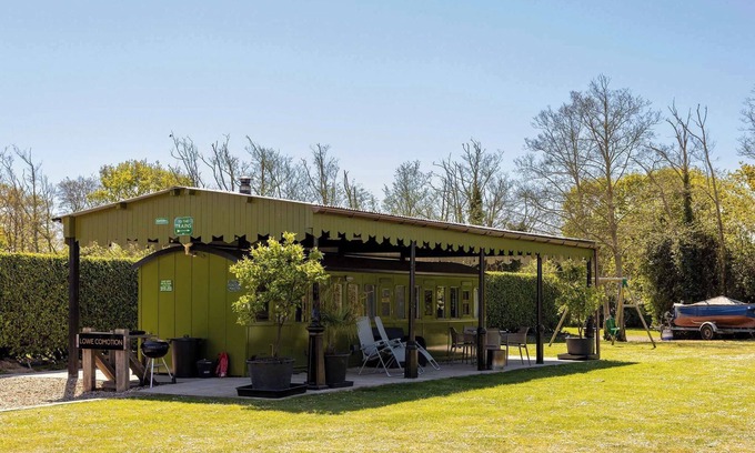 Birdham House | Unique & Comfy Remodelled Railway Carriage