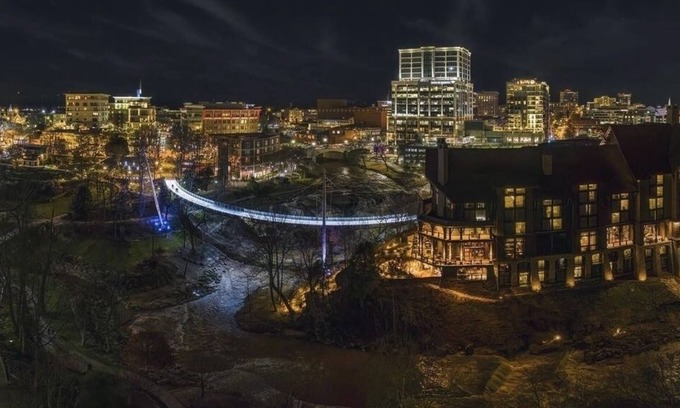 Greenville - Spartanburg House | Unique Deck w/Firepit/Outdoor TV, 5 Mins Downtown Greenville, AIRB NB SUPERHOST