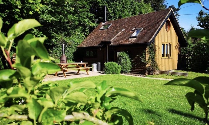 New Forest District Cottage | Unique detached holiday cottage, Hampshire