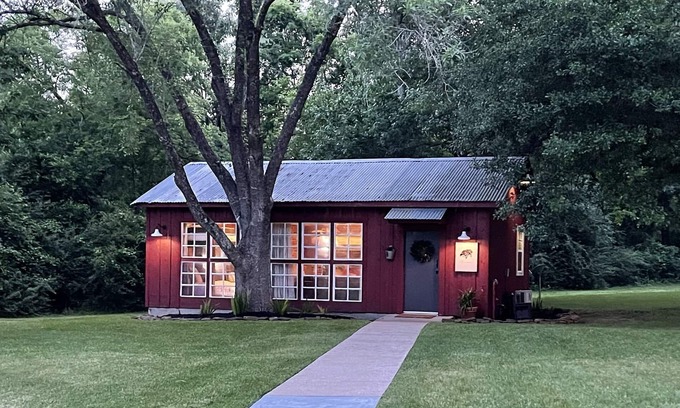 Montgomery House | Unique Event Space Sleeps 11 around Wedding Venues
