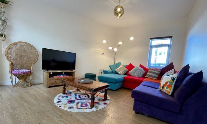 Penylan House | Unique & Fabulous. Trendy Area