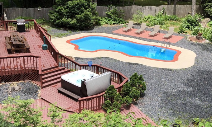 Pocono Summit House | Unique House- Hot Tub/Game Room/Near Kalahari! WEEKEND PROMO DEAL