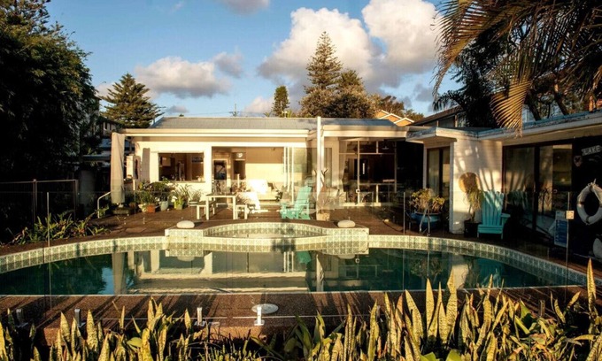 Narrabeen House | Unique Lagoon Oasis at Beach