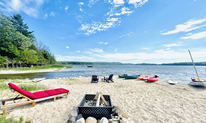 Arcadia House | Unique Lake beach Front Property on Lower Lake Herring.