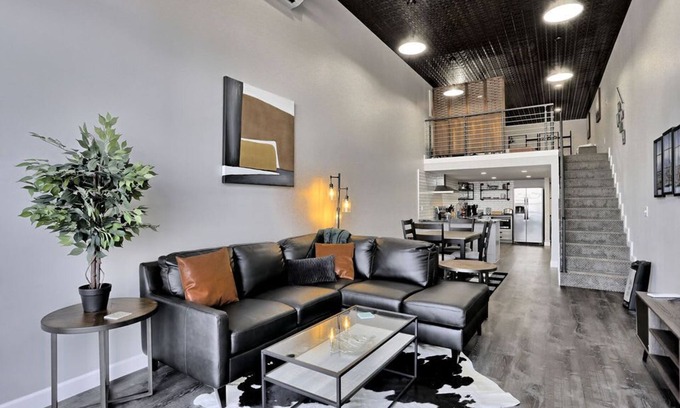 Barths Apartment | Unique loft w/garage door! Spacious & clean
