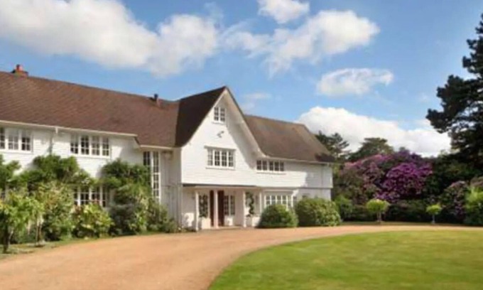 Sunningdale House | Unique Mansion on world Class Golf Course.