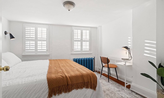 West Conshohocken House | Unique Modern King Bed Townhome w/Driveway Parking