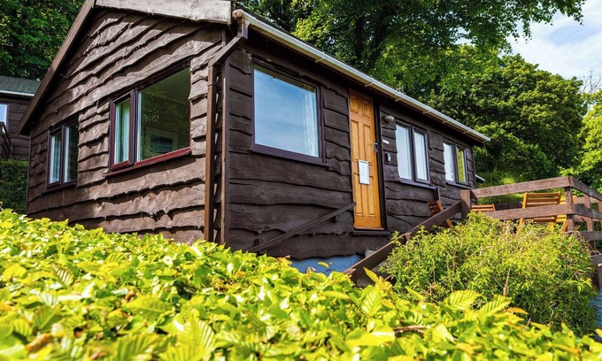 Berrynarbor Ski Chalet | Unique, peaceful, cosy and quaint cedar wood built holiday lodge.