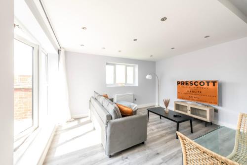 Abingdon Apartment | Unique Pent House Apartment - Central - 6 Guests