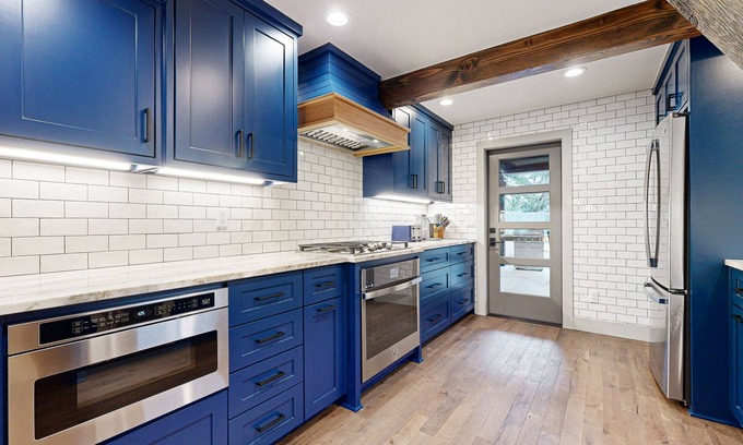 Kingsland Cottage | Unique retreat with pickleball, cornhole, decks, grill, fireplace, AC, & W/D