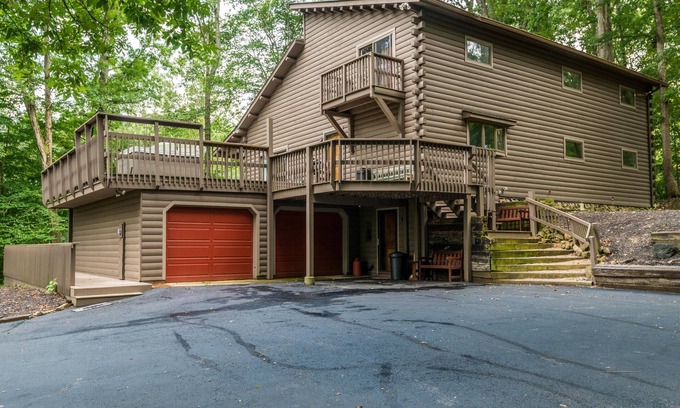 Helmsburg Cabin | Unique secluded cabin, cathedral ceiling, gas cook range, pool table ,hot tub