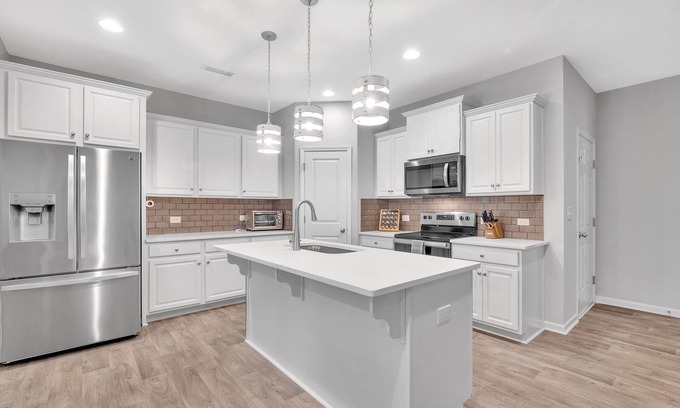 Charlotte House | Unique & Spacious House in Charlotte - Few minutes to UNCC, PNC Music Pavilion