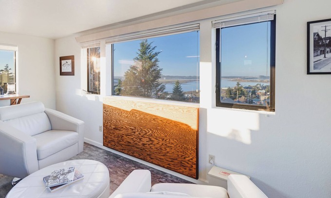 North Bend House | Unique Tower house with breathtaking views, private hot tub & cold plunge