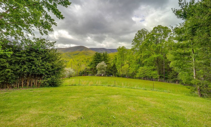 Unicoi House | Unique Unicoi Home w/Deck & Mountain Views!