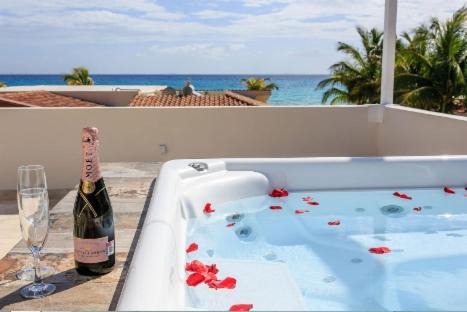 Playacar Fase I House | Unique villa in Playacar- block from the beach