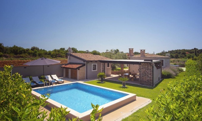 Valbandon Villa | Unique villa near Fažana with private pool